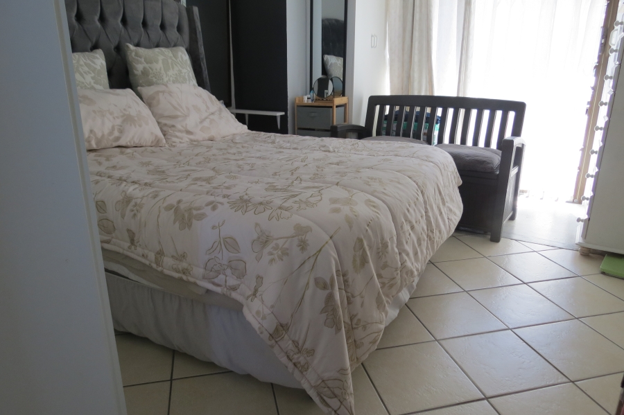 1 Bedroom Property for Sale in Hartenbos Central Western Cape